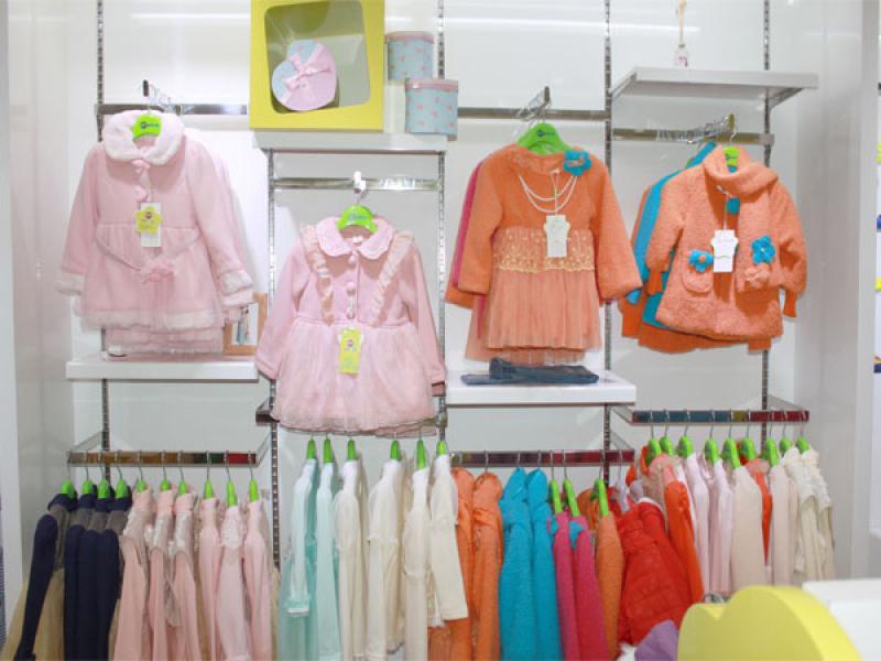 臘筆小新童裝形象店