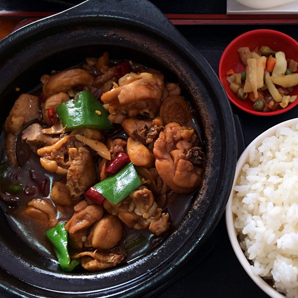 迪隆黃燜雞米飯