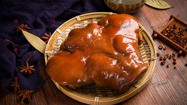 一只鴨腦殼熟食