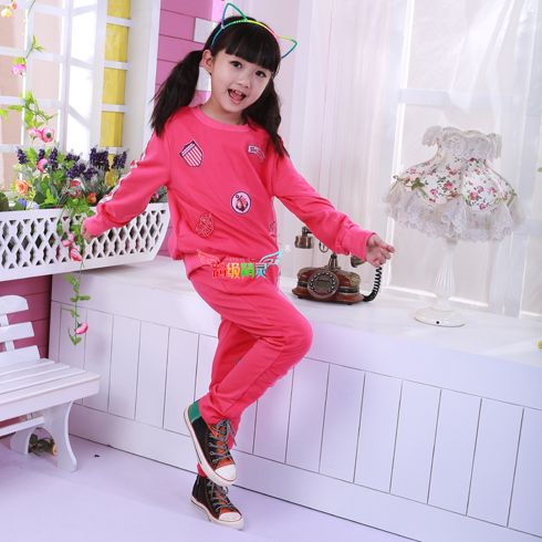 女童休閑運(yùn)動(dòng)服飾