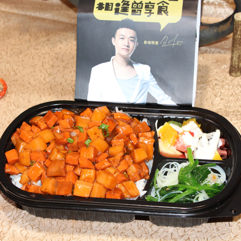 老享吃便當-胡蘿卜丁飯