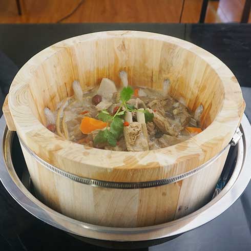 魚(yú)你相伴噴泉魚(yú)火鍋-冬菇排骨湯