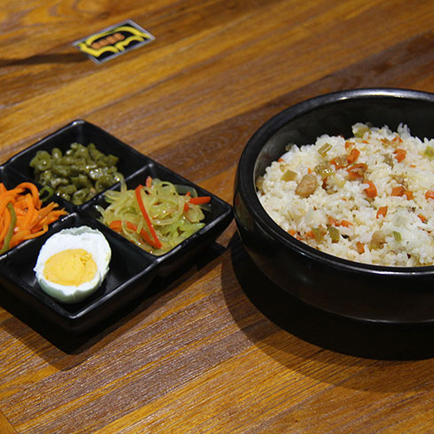 牛大膽面館-臘肉燜飯?zhí)撞? /></a>
						<p class=